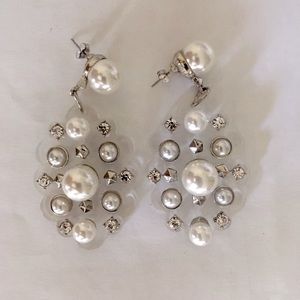 CLOSET CLEAR OUT SALE - NWOT Steve Madden cloud diamonte and pearl earring